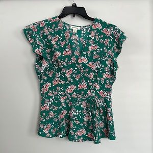 Cute green top perfect for spring summer!